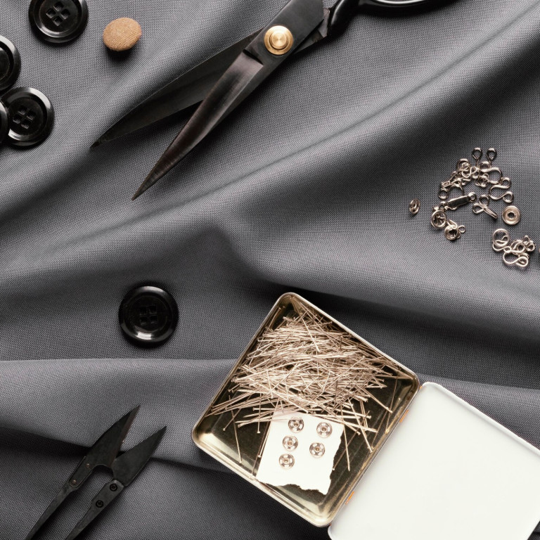 Minimalist Magic: The Power of Simple Accessories | art-observer.com